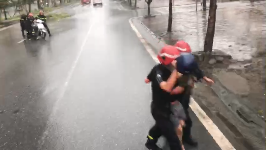 Phòng Cảnh sát PCCC và CNCH tổ chức cứu người và tài sản